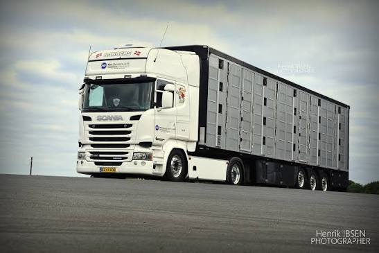 Scania-Lastwagen bereit zur Fahrt